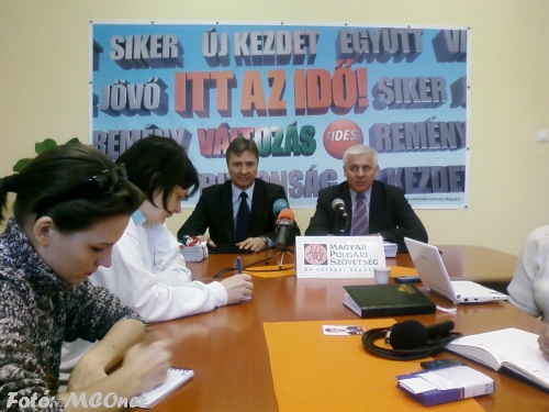 sajtótájékoztató