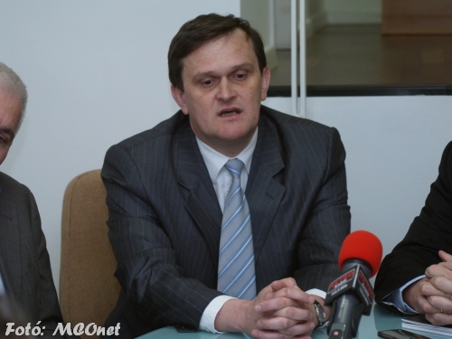 Seszták Oszkár a FIDESZ-KDNP Szabolcs-Szatmár-Bereg megyei területi listavezetője Seszták Oszkár