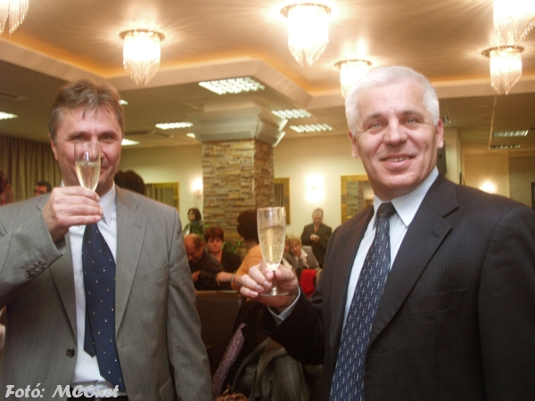 p4112061_312_Dr.Vinnai Győző és Dr. Kovács Ferenc képviselőjelöltek_234.JPG