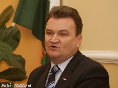Dr. Karakó László
