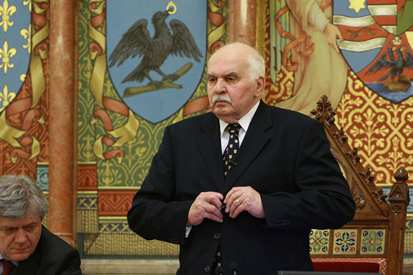 Horváth János, a Fidesz országgyűlési képviselője, a parlament korelnöke
