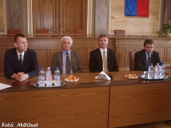 Dr. Gál Attila, dr. Kovács Ferenc képviselő, dr. Vinnai Győző képviselő és dr. Huszti György