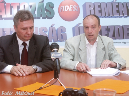 Dr. Vinnai Győző frakcióvezető és Marinka Viktor önkormányzati képviselő (Fidesz) Dr. Vinnai Győző frakcióvezető és Marinka Viktor önkormányzati képviselő