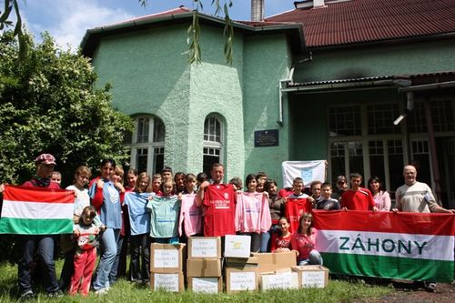 Újabb kollégista kötetek Kárpátaljára Záhonyból