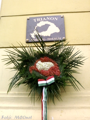 Trianoni emléktábla trianon