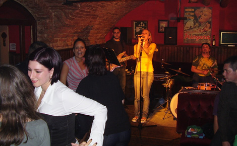 Hell Music X-Café - hangulatos környezet, igényes zenék