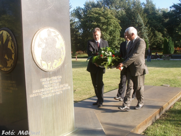 Dr.Kövér László az Országgyűlés elnöke, dr. Vinnai Győző országgyűlési képviselő és dr.Kovács Ferenc polgármester-jelölt Kövér László