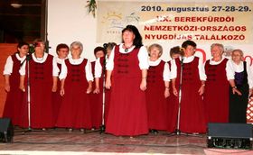 Pihentek és énekeltek a záhonyi nyugdíjasok