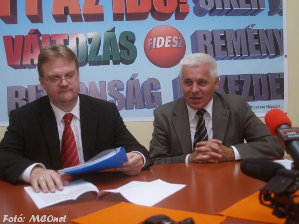 Dr. Répássy Róbert,  a Közigazgatási és Igazságügyi Minisztérium államtitkára