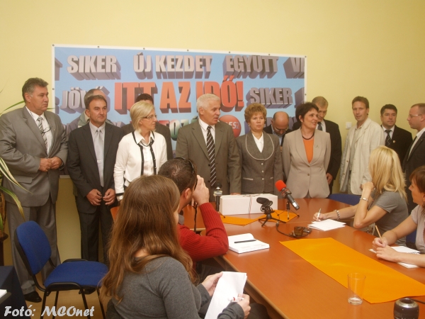 Minden Fidesz jelölt egyszerre az irodában Minden Fidesz jelölt