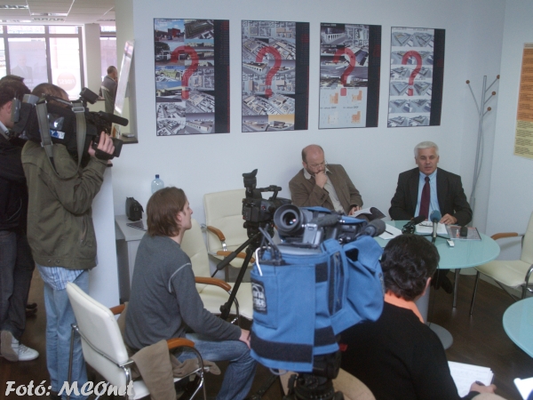 Tájékoztató a a nyíregyházi Fidesz kampányirodában Fidesz