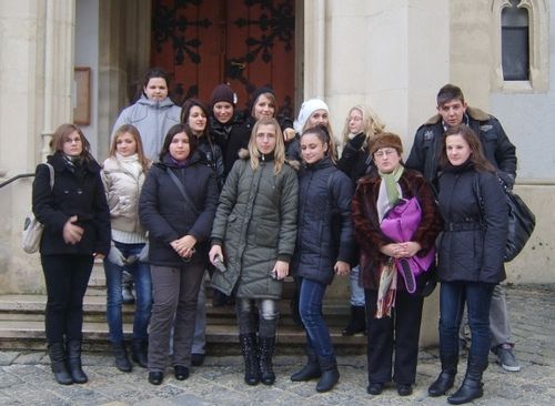 Az ünnepek előtti hétvégét Sopronban és Bécsben töltötte el a záhonyi Kandó Kálmán Középiskola és Dr. Béres József Kollégium egyik diákcsoportja. becs_zahonyi_diakok_7_20101231131650_678.jpg