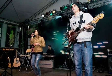 Nem kevesebb, mint 11 koncertet ad ebben a hónapban az egyre ismertebb és keresettebb Záhony Unplugged Project, közismertebb nevén a ZUP zenekar. zup_zenekar_125_20101207114548_503.jpg
