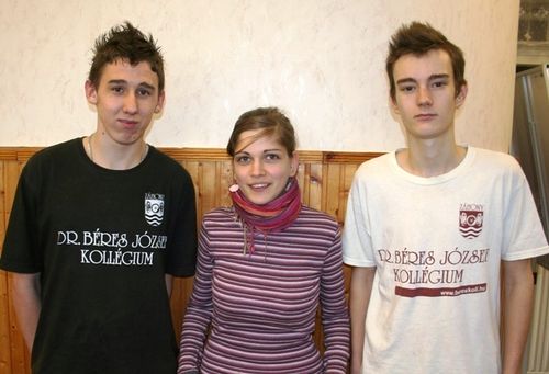 1_suranyi_rachel_elte_hallgato_a_diakonkormanyzat_tagjaival_372_20110321182026_952.jpg