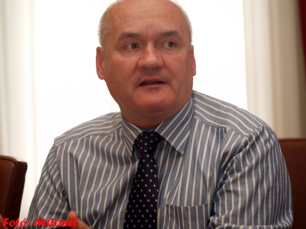 Hende Csaba 
