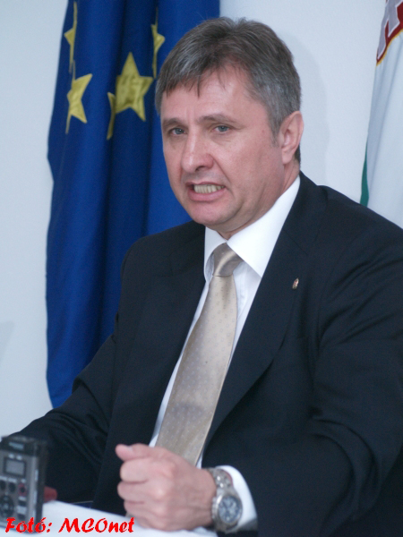 Dr. Vinnai Győző,