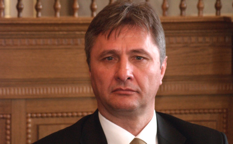 A Belügyminisztérium nevében dr.Vinnai Győző adja át az elismerést