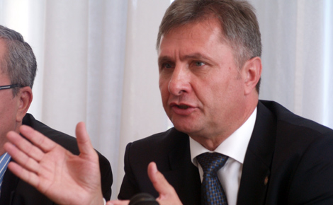 Dr.Vinnai Győző Kormánymegbízott: Értékteremtő munkaprogramot kell felépíteni 