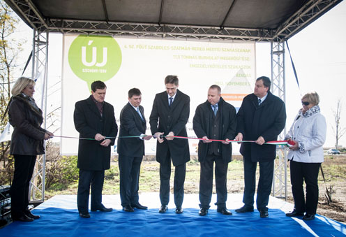 Az utolsóként elkészült újfehértói, valamint a Nyírtass és Kisvárda közötti útrészt Völner Pál, a Nemzeti Fejlesztési Minisztérium infrastruktúráért felelős államtitkára adta át a forgalomnak. völner pál