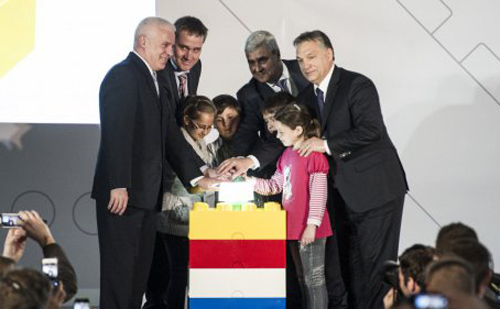 Az új LEGO gyárat Orbán Viktor adta át Nyíregyházán