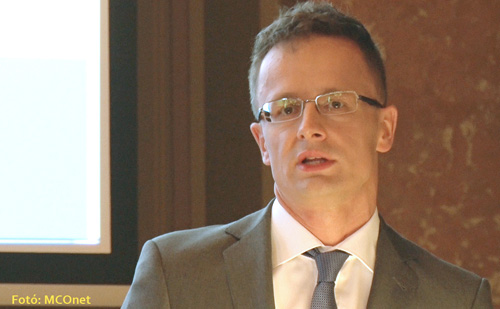 Szijjártó Péter és Varga Mihály is részt vett a Nyíregyházán megrendezett Közgazdász-vándorgyűlésen
