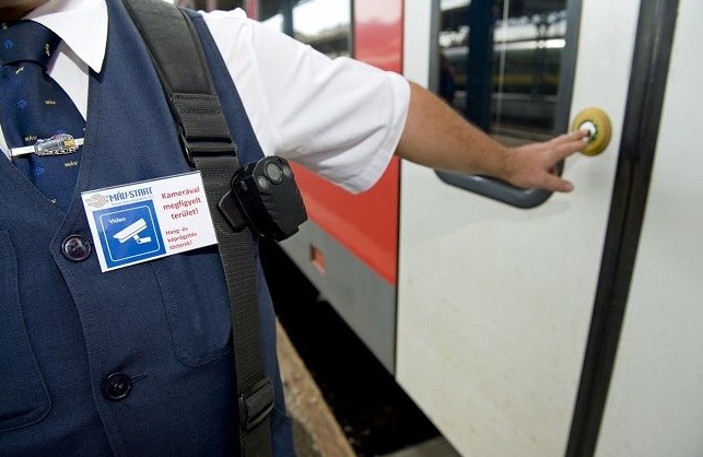 Hamarosan bővül a testkamerával járó jegyvizsgálók száma