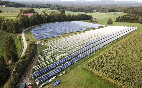 Az MVM Csoport naperőműveket épít Nyírcsaholyra