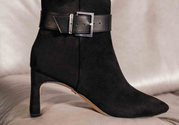 Hogyan válassz elegáns női bokacsizmát ruhához?