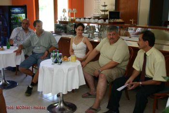 A Sóstógyógyfürdői Vállalkozói Klub ülése 2005.07.28. A Sóstógyógyfürdői Vállalkozói Klub ülése 2005.07.28.