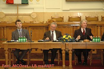 A médiaetika európai változásai konferencia megnyitója Nyíregyházán
