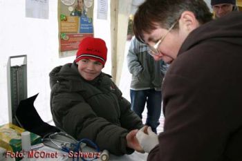 Rácz Jenő eü miniszter és Vojnik Mária államtitkár látogatása az eü szűrősátraknál